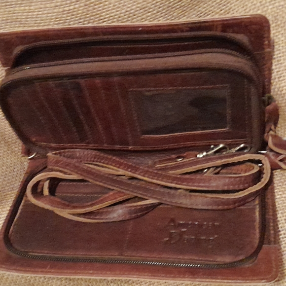 AMERICAN DARLING WOMANS LEATHER HANDPAINTED CLUTCH WITH STRAP - Picture 3 of 5